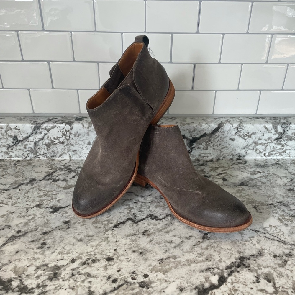 Kirk Ease Boots. Women’s Size 8. Gently Used. Dark Grey.